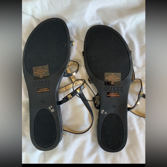 *NWT GUESS Women’s Black& Gold Studded Sandals SIZE 7 NWT* - Picture 6 of 8